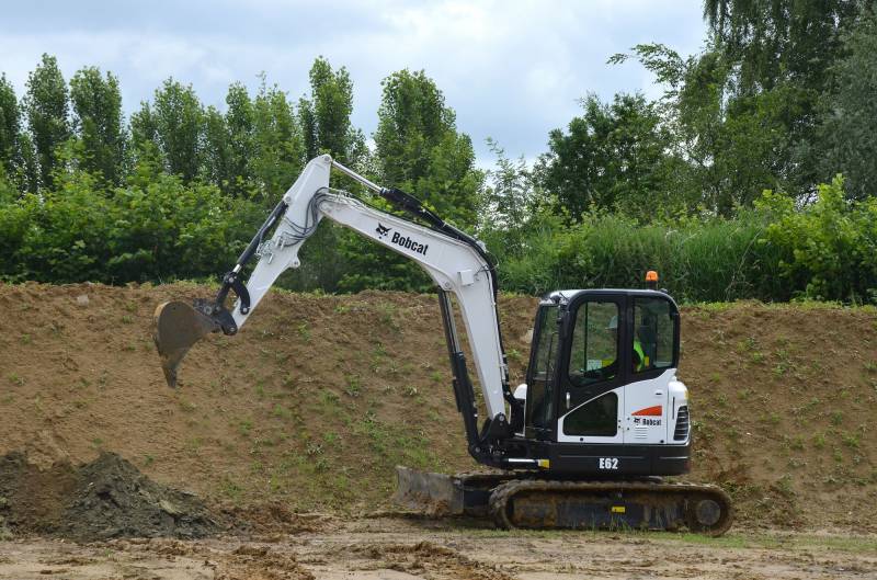 Où acheter ou louer une mini pelle E62 Bobcat en Picardie