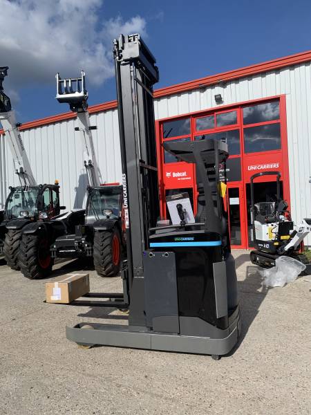 Location chariot mât rétractable UMS proche ROUEN