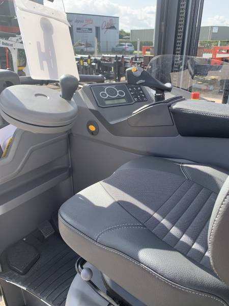 Location chariot mât rétractable UMS proche ROUEN