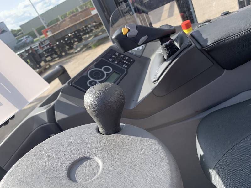 Location chariot mât rétractable UMS proche ROUEN