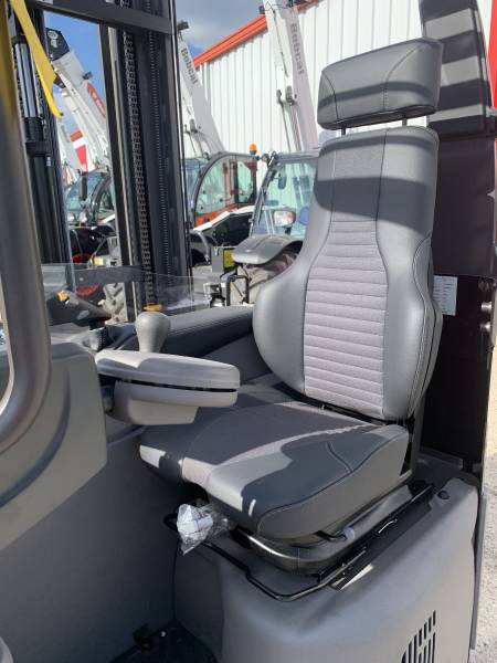 Location chariot mât rétractable UMS proche ROUEN